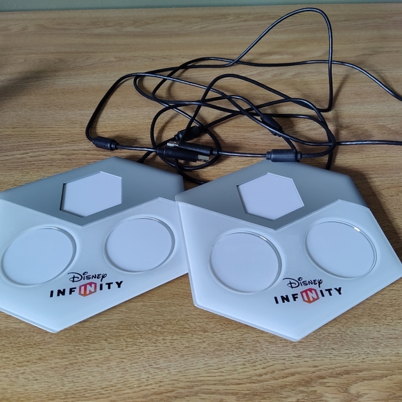 Disney Infinity Game For XBox Characters & Play Platform Only Hulk Venom Stitch - Picture 6 of 8